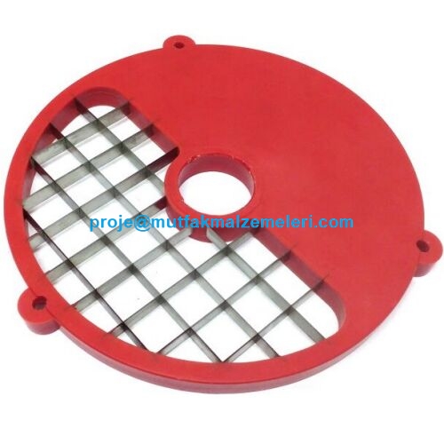 Endüstriyel mutfakların vazgeçilmezi Süper Mikser makineleri için üretilen bu orijinal bıçak, 20x20 mm ölçülerinde küp patates ve sebze doğramayı sağlar. Keskin yapısı ve sağlam metal gövdesiyle profesyonel yemek hazırlığı için en iyi çözümdür.